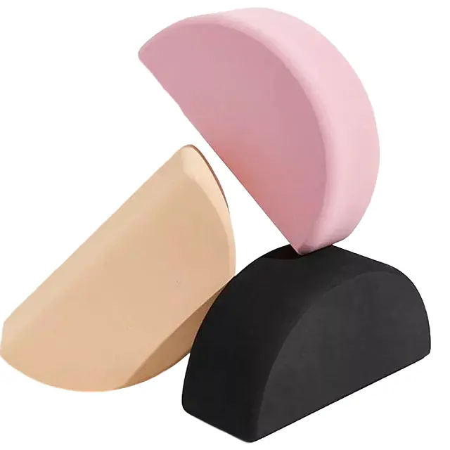 บล็อคโยคะทรงพระจันทร์ครึ่งเสี้ยว